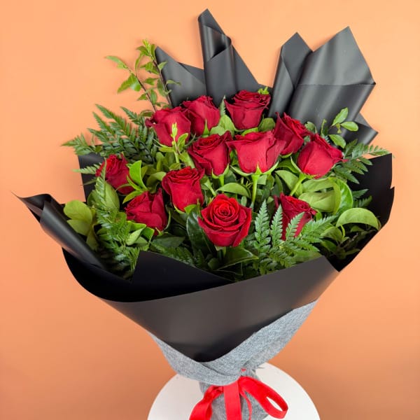 12 Classic red rose bouquet 1