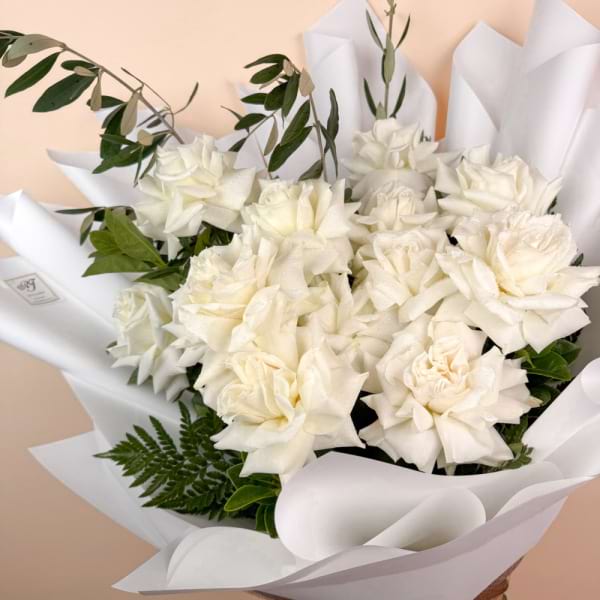 12 REFLEXED WHITE ROSES 2