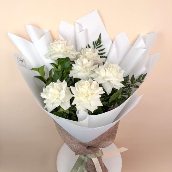6 white reflexed white roses 3