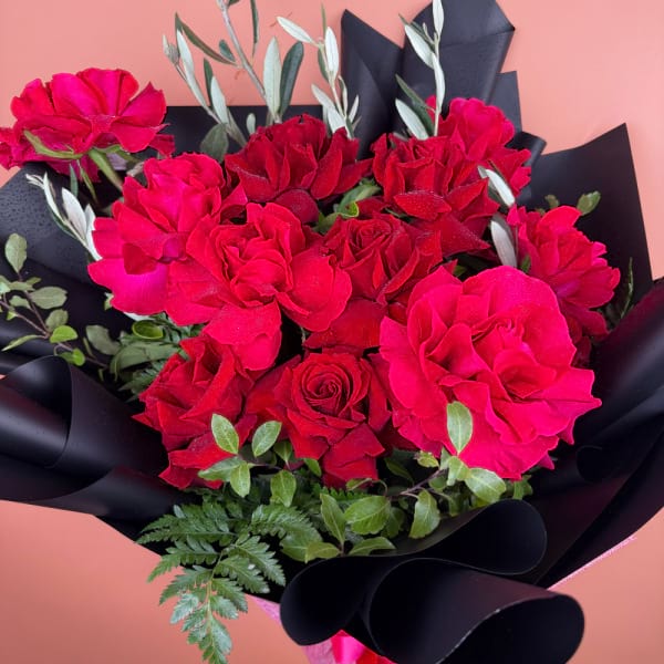 12 Reflexed Hot pink and red roses 2