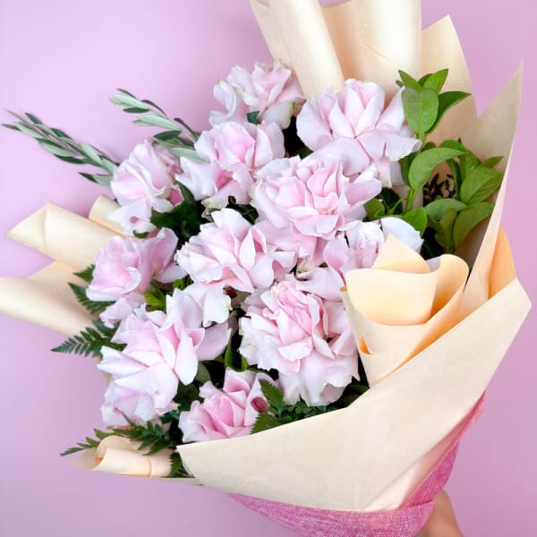 12 reflexed pink rose bouquet 3