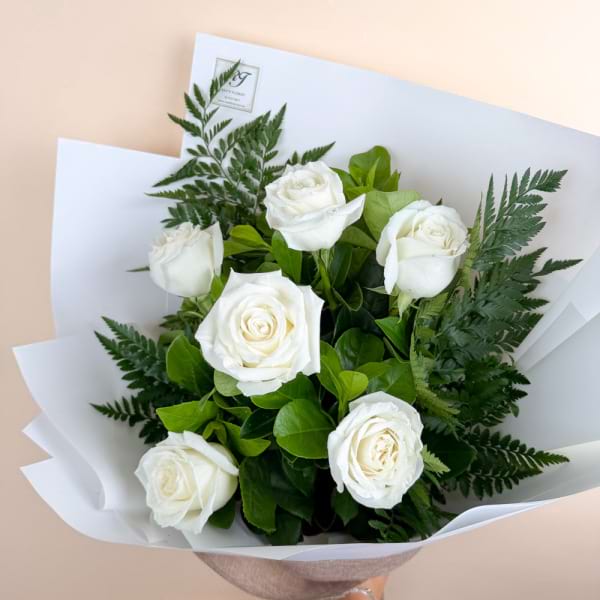 6 white closed roses 2