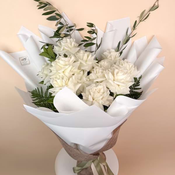 12 REFLEXED WHITE ROSES 3