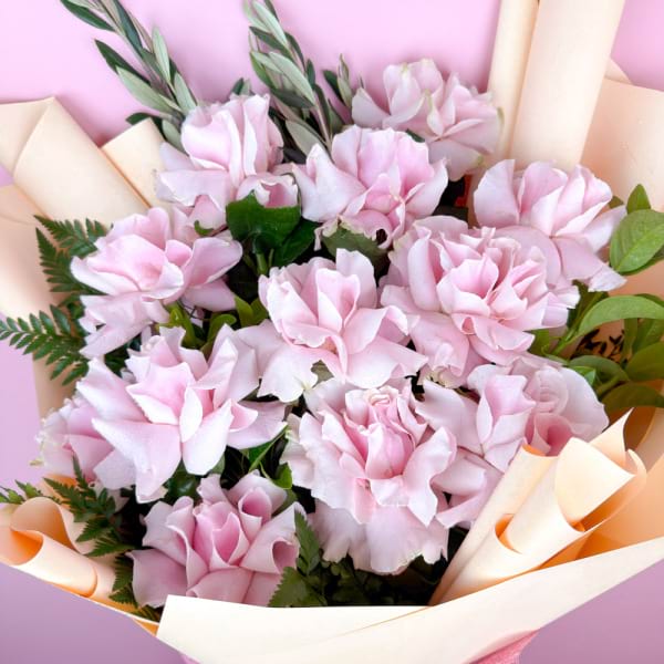 12 reflexed pink rose bouquet 2