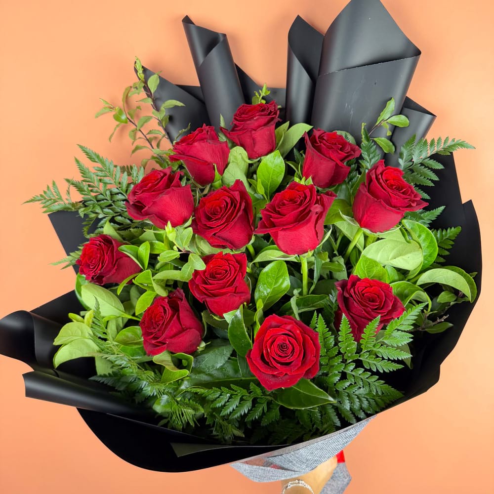 Classic 12 Red Rose Bouquet