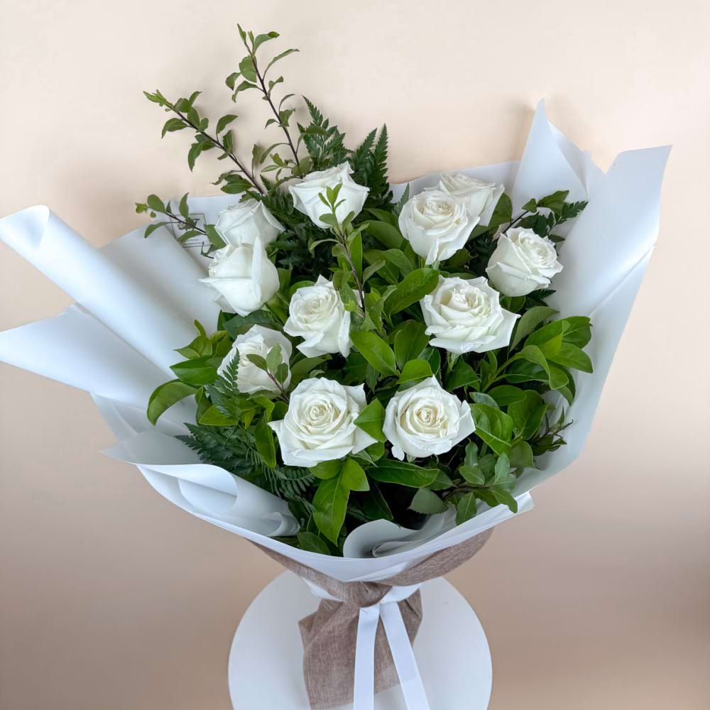 Classic 12 White Rose Bouquet